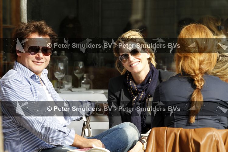 Amsterdam 23 maart 2010
Leco v Zadelhoff en Danielle Overgaag Oerlemans samen op terras.
Peter Smulders bv