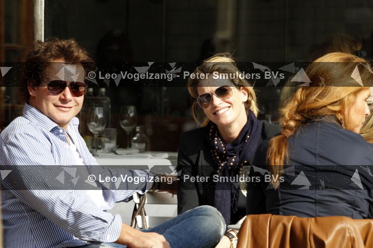 Amsterdam 23 maart 2010
Leco v Zadelhoff en Danielle Overgaag Oerlemans samen op terras.
Peter Smulders bv
