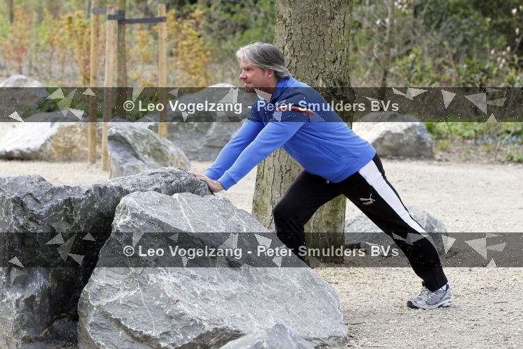Amsterdam 16 april 2010
Dries Roelvink hard aan het lopen in het vondelpark.
Peter Smulders bv