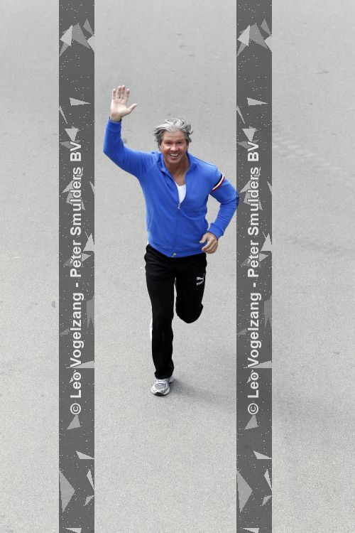 Amsterdam 16 april 2010
Dries Roelvink hard aan het lopen in het vondelpark.
Peter Smulders bv