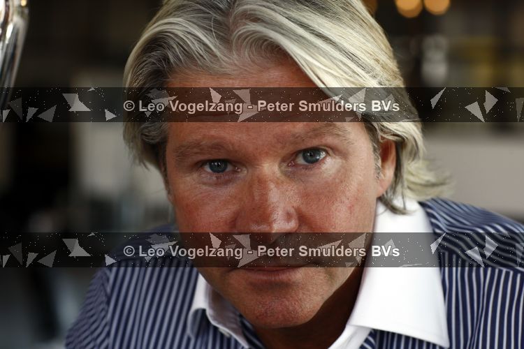 Amsterdam 28 mei 2009
Presentatie cd Dries Roelvink bij Panama. Beua v Erven Dorens reikt hem uit.
Peter Smulders bv