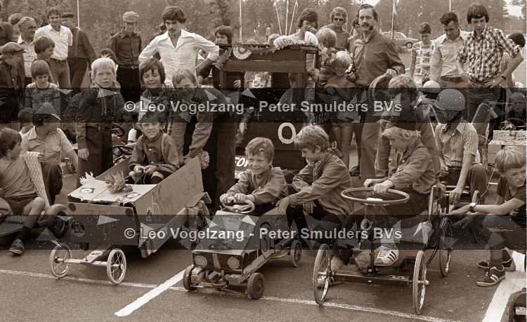 Dommelen, 14  Augustus 1977
Edwin Smulders met de volksfeesten in een racekar
Foto Peter Smulders BV