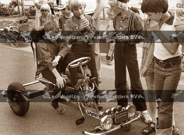 Dommelen, 14  Augustus 1977
Edwin Smulders met de volksfeesten in een racekar
Foto Peter Smulders BV