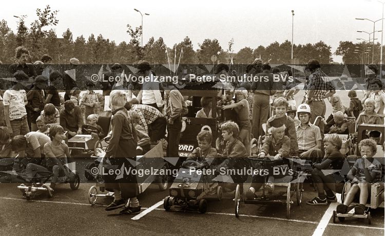 Dommelen, 14  Augustus 1977
Edwin Smulders met de volksfeesten in een racekar
Foto Peter Smulders BV