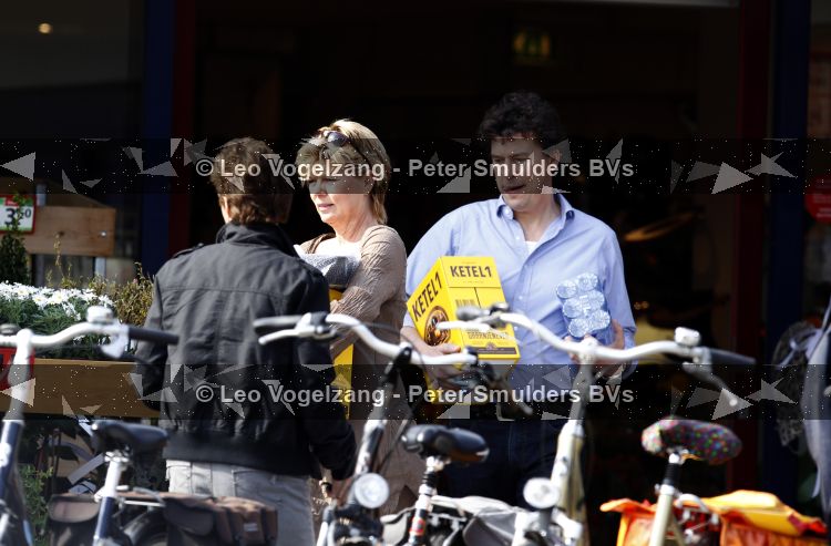 Monnickendam 25 maart 2010
Marc Klein Essink en Ella v Rumpt doen boodschappen.
Peter Smulders bv