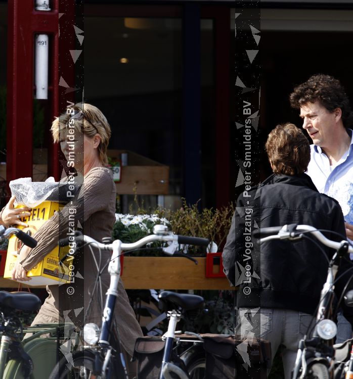 Monnickendam 25 maart 2010
Marc Klein Essink en Ella v Rumpt doen boodschappen.
Peter Smulders bv