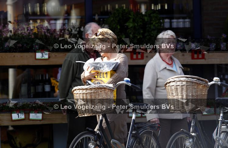 Monnickendam 25 maart 2010
Marc Klein Essink en Ella v Rumpt doen boodschappen.
Peter Smulders bv