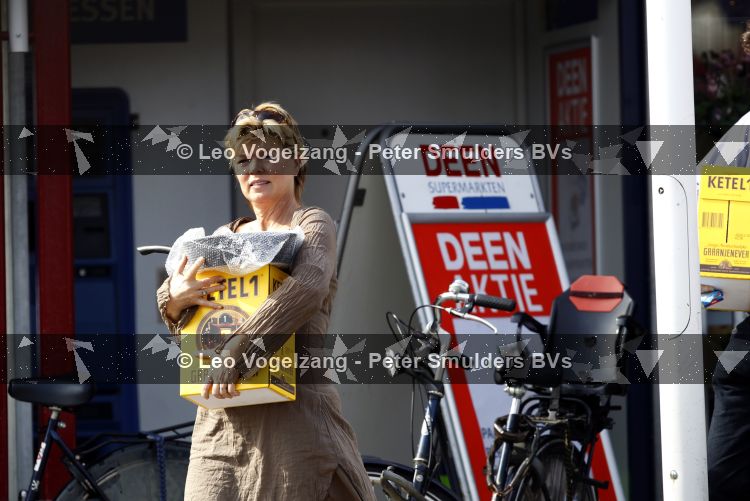 Monnickendam 25 maart 2010
Marc Klein Essink en Ella v Rumpt doen boodschappen.
Peter Smulders bv