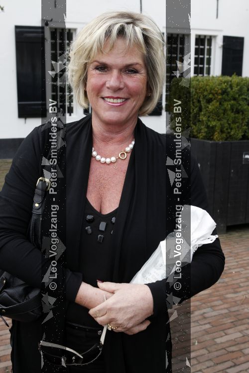 Naarden 18 maart 2010
Surprise feestje voor ivo niehe ivm 35 jaar werken voor de tros bij het arsenaal. Ellen Brusse met Margriet Zegers
Peter Smulders bv