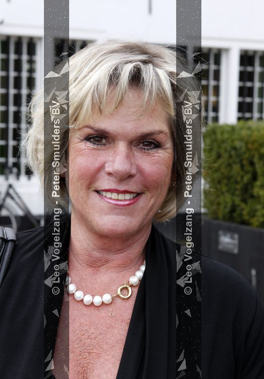 Naarden 18 maart 2010
Surprise feestje voor ivo niehe ivm 35 jaar werken voor de tros bij het arsenaal. Ellen Brusse met Margriet Zegers
Peter Smulders bv