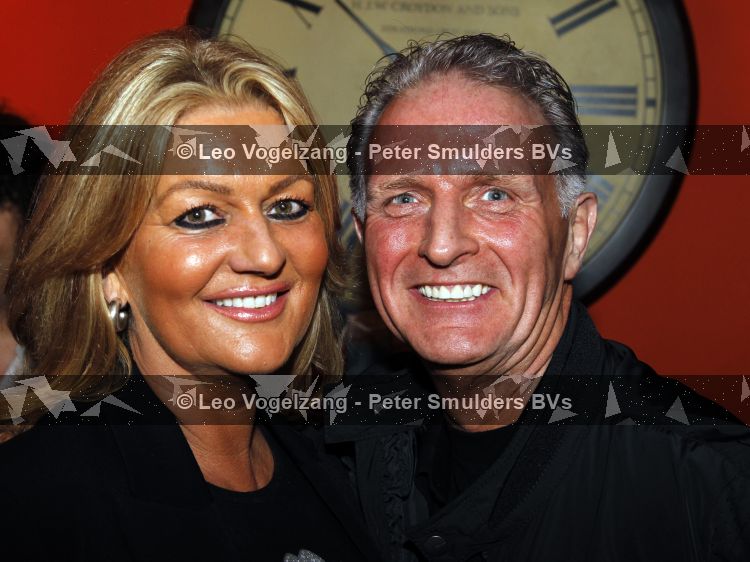 Amsterdam 28 maart 2010
Surprise feestje voor Patty Brard haar 55e verjaardag bij borrelbar. Emile Hartkamp met vrouw
Peter Smulders bv