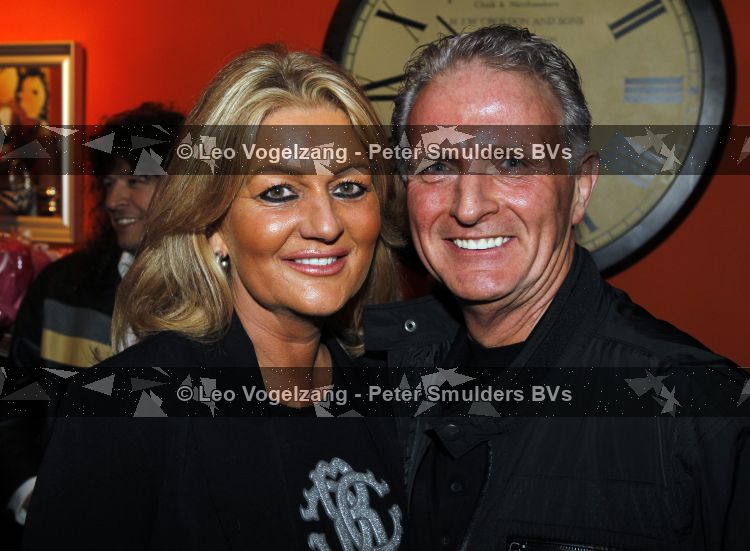 Amsterdam 28 maart 2010
Surprise feestje voor Patty Brard haar 55e verjaardag bij borrelbar. Emile Hartkamp met vrouw
Peter Smulders bv