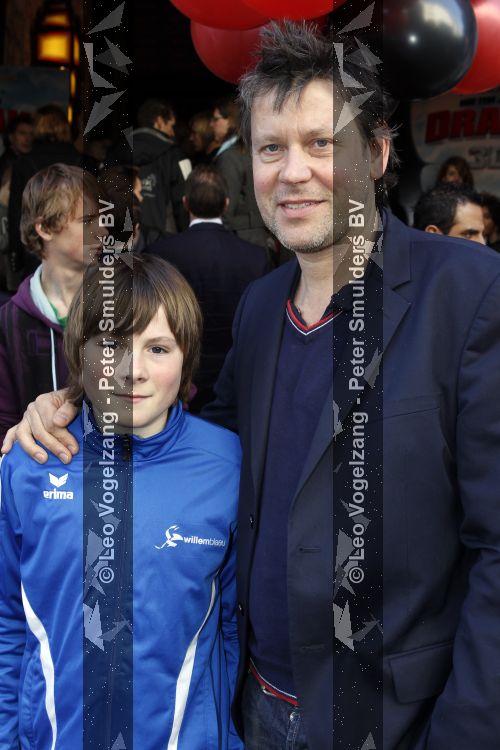 Amsterdam 21 maart 2010
Premiere hoe tem je een draak in Tuschinski. Erik v d Hoff met zoon
Peter Smulders bv