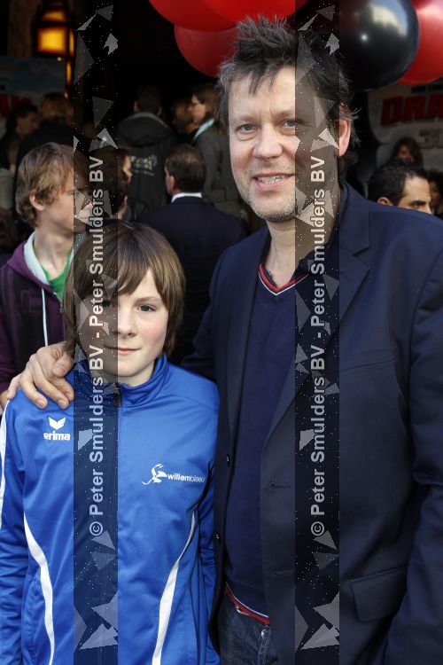 Amsterdam 21 maart 2010
Premiere hoe tem je een draak in Tuschinski. Erik v d Hoff met zoon
Peter Smulders bv