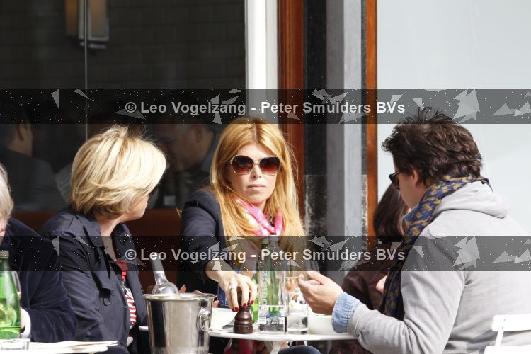 Amsterdam 24 maart 2010
Estelle Gullit en Leco v Zadelhoff op terras.
Peter Smulders bv