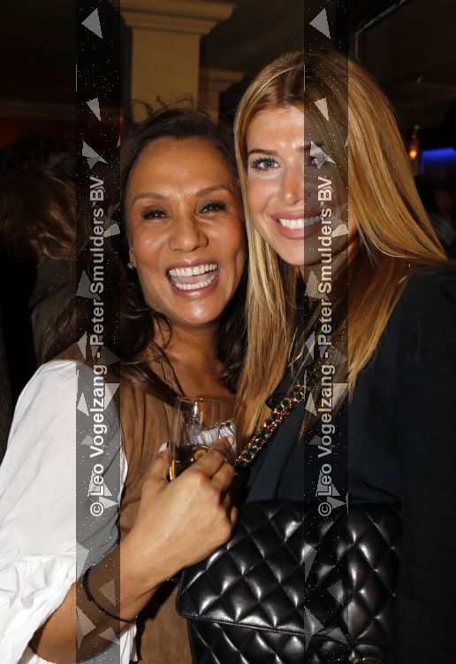 Amsterdam 28 maart 2010
Surprise feestje voor Patty Brard haar 55e verjaardag bij borrelbar. Estelle Gullit met Patty
Peter Smulders bv