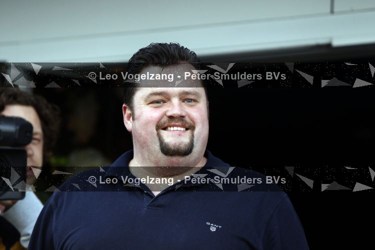 Tiel 25 maart 2010
Frans Duijts krijgt gouden plaat. Zijn vrouw met 3 dochters ouders en schoonouders zijn aanwezig.
Peter Smulders bv