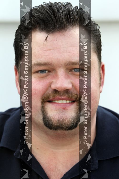 Tiel 25 maart 2010
Frans Duijts krijgt gouden plaat. Zijn vrouw met 3 dochters ouders en schoonouders zijn aanwezig.
Peter Smulders bv