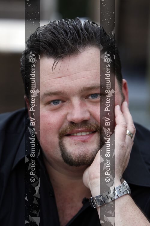 Tiel 25 maart 2010
Frans Duijts krijgt gouden plaat. Zijn vrouw met 3 dochters ouders en schoonouders zijn aanwezig.
Peter Smulders bv
