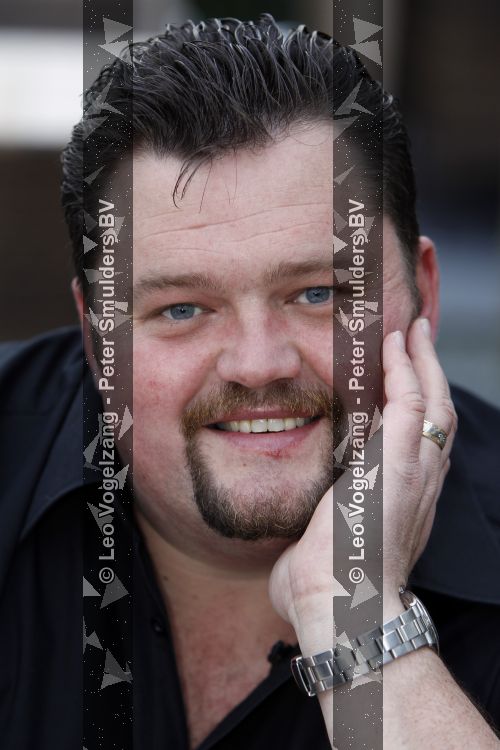 Tiel 25 maart 2010
Frans Duijts krijgt gouden plaat. Zijn vrouw met 3 dochters ouders en schoonouders zijn aanwezig.
Peter Smulders bv