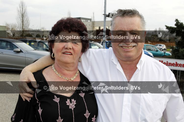Tiel 25 maart 2010
Frans Duijts krijgt gouden plaat. Zijn vrouw met 3 dochters ouders en schoonouders zijn aanwezig.
Peter Smulders bv