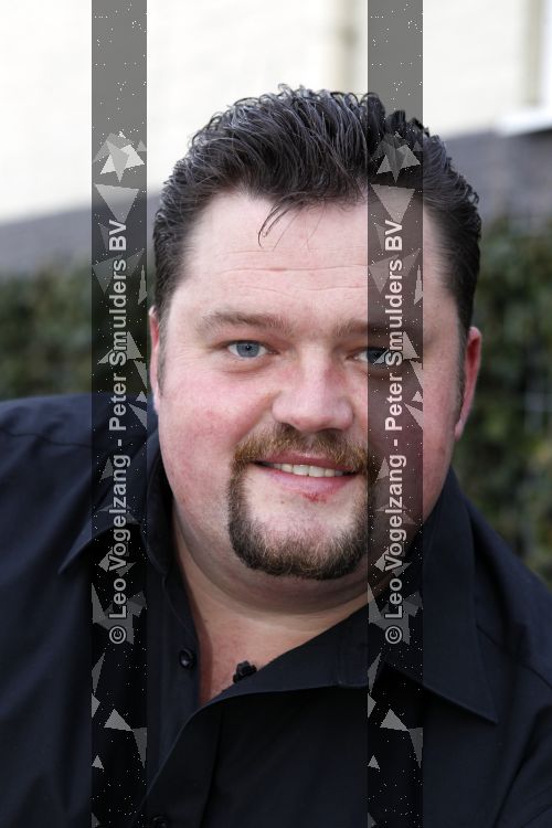 Tiel 25 maart 2010
Frans Duijts krijgt gouden plaat. Zijn vrouw met 3 dochters ouders en schoonouders zijn aanwezig.
Peter Smulders bv
