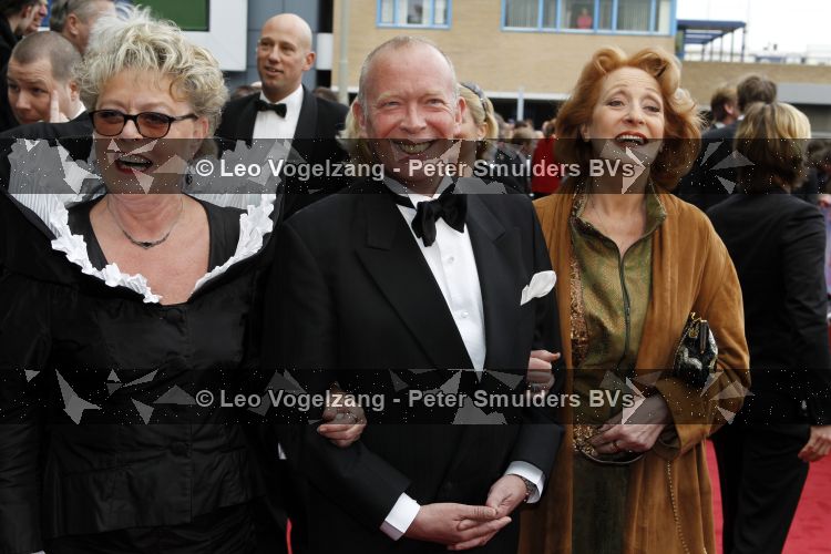 Scheveningen 11 april 2010
Premiere Mary Poppins in het circustheater. Frans Mulder met Marianne v Wijnkoop en Gerrie v d Klei
Peter Smulders bv