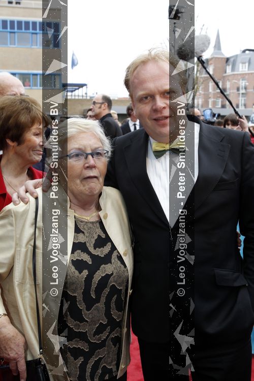 Scheveningen 11 april 2010
Premiere Mary Poppins in het circustheater. Frits Huffnagels met moeder
Peter Smulders bv