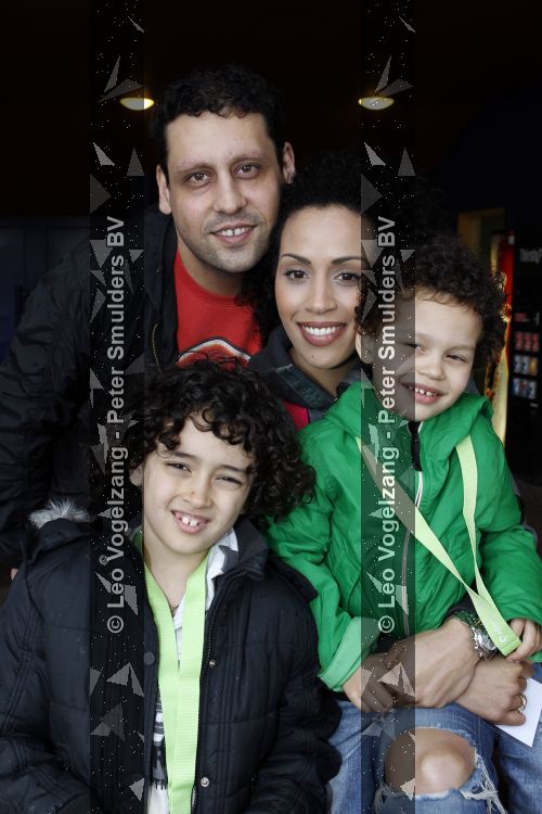 Harderwijk 20 maart 2010
Premiere show in het dolfinarium. Glennis Grace met Moos en zoontje en een vriendje
Peter Smulders bv