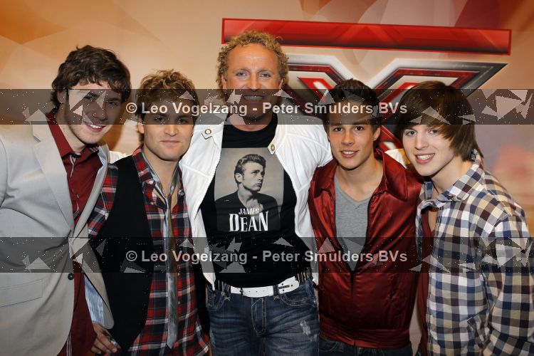 Hilversum 7 april 2010
Presentatie van de finalisten van X Factor. martijn  Krabbe en Wendy v Dijk presenteren het. gordon met zijn artiesten
Peter Smulders bv