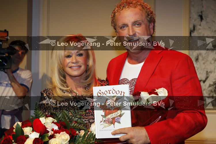 Hilversum 9 april 2010
Presentatie boek Gordon bij studio 21. Gordon met Connie Breukhoven
Peter Smulders bv