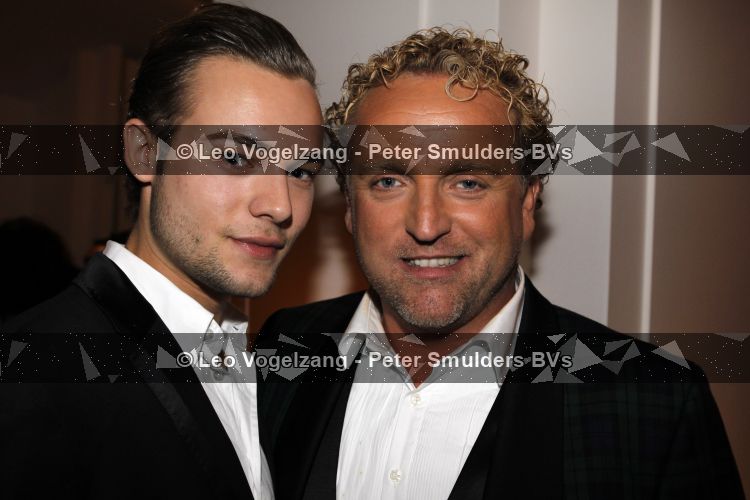 Scheveningen 11 april 2010
Premiere Mary Poppins in het circustheater met Noortje Herlaar en William Spaay Maike Boerdam en Hugo Haenen. Gordon met vriend Raoul
Peter Smulders bv