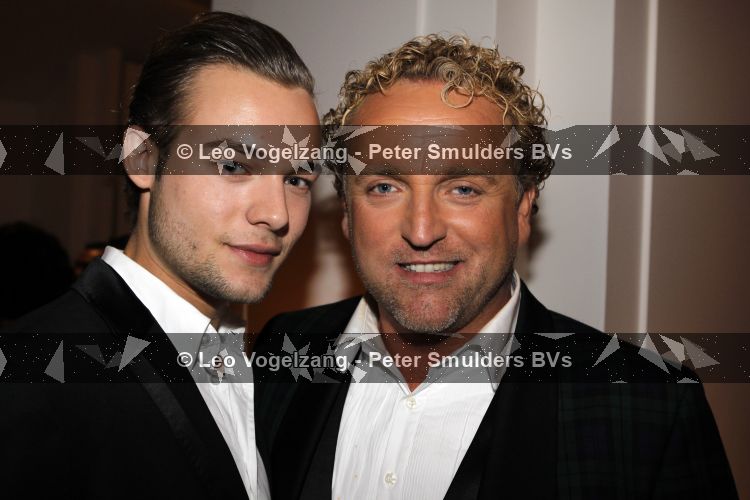 Scheveningen 11 april 2010
Premiere Mary Poppins in het circustheater met Noortje Herlaar en William Spaay Maike Boerdam en Hugo Haenen. Gordon met vriend Raoul
Peter Smulders bv