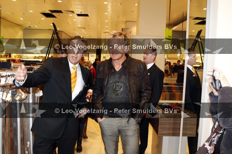Amsterdam 30 maart 2010
Gordon ramsay signeert boeken bij de bijenkorf.
Peter Smulders bv