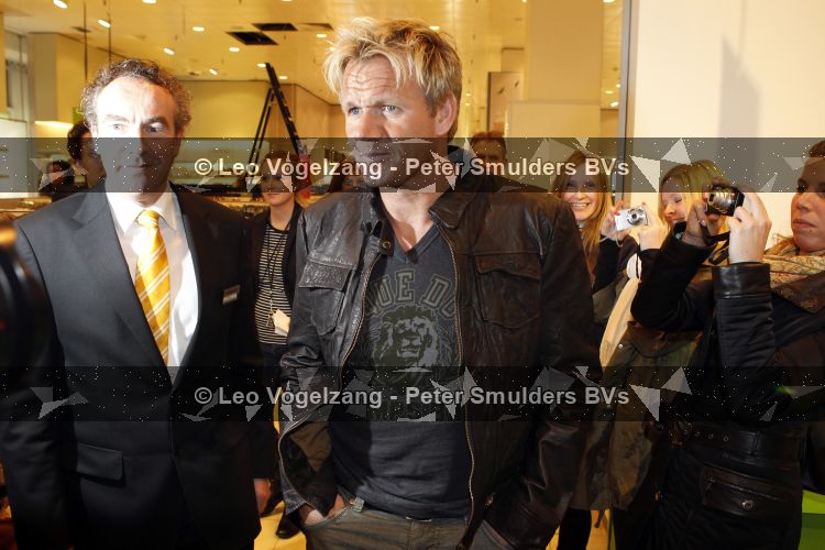 Amsterdam 30 maart 2010
Gordon ramsay signeert boeken bij de bijenkorf.
Peter Smulders bv