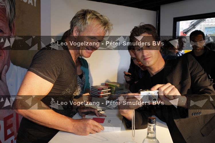 Amsterdam 30 maart 2010
Gordon ramsay signeert boeken bij de bijenkorf.
Peter Smulders bv