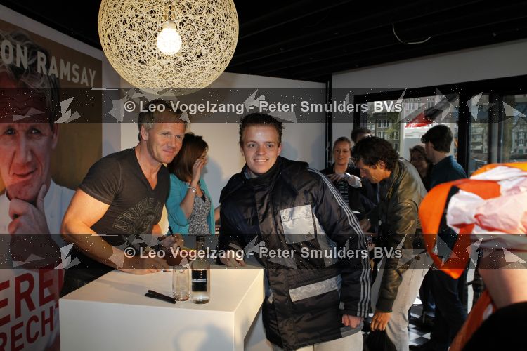 Amsterdam 30 maart 2010
Gordon ramsay signeert boeken bij de bijenkorf.
Peter Smulders bv