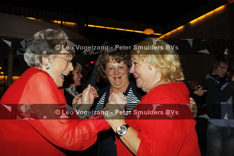 Hilversum 9 april 2010
Presentatie boek Gordon bij studio 21. Moeder Gordon met Tineke de Nooy en dochter en zoon John
Peter Smulders bv