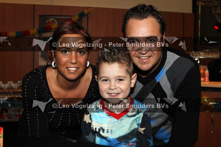 Uden 5 april 2010
Premiere Piet Piraat. Grad Damen met vrouw en zoontje en TW Steel horloge
Peter Smulders bv