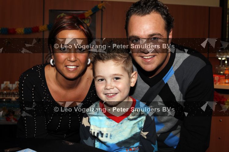 Uden 5 april 2010
Premiere Piet Piraat. Grad Damen met vrouw en zoontje en TW Steel horloge
Peter Smulders bv