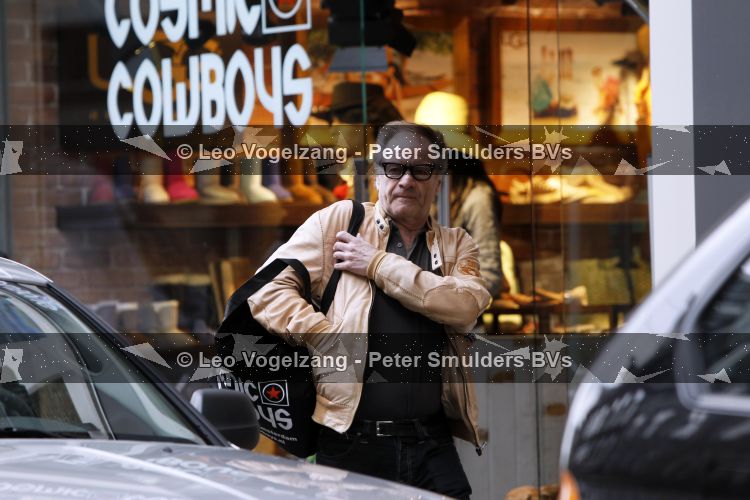 Amsterdam 29 maart 2010
Hans Dulfer doet boodschappen op de pc hooftstraat.
Peter Smulders bv