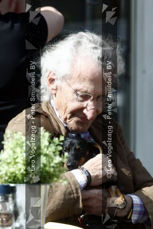 Amsterdam 28 mei 2009
Harry Mulisch met zijn vrouw en hond op de pc hooftstraat.
Peter Smulders bv