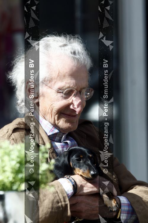 Amsterdam 28 mei 2009
Harry Mulisch met zijn vrouw en hond op de pc hooftstraat.
Peter Smulders bv