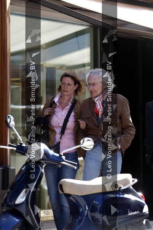 Amsterdam 28 mei 2009
Harry Mulisch met zijn vrouw en hond op de pc hooftstraat.
Peter Smulders bv