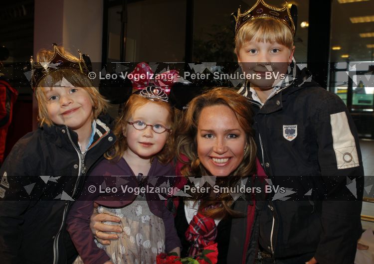 Amsterdam 1 april 2010
Premiere disney on ice in de rai. Helga v Leur met kinderen
Peter Smulders bv