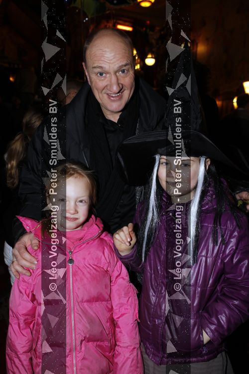 Amsterdam 14 maart 2010
Prtemiere nanny Mc Fee in tuschinski. Henk Poort met dochters
Peter Smulders bv