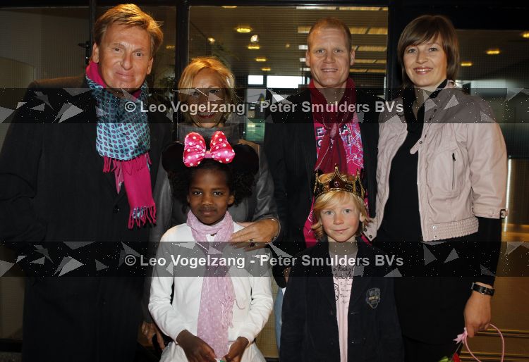 Amsterdam 1 april 2010
Premiere disney on ice in de rai. Henny Huisman met vrouw dochter schoonzoon en kleinkinderen
Peter Smulders bv