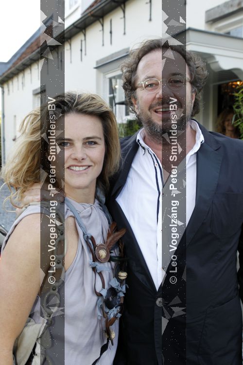Loosdrecht 9 april 2010
Surprise feestje voor Monique des Bouvrie georganiseerd door haar man Jan des Bouvrie bij Fitou in Loosdrecht. Herman Heinsbroek met zijn vrouw Judith Wiersema
Peter Smulders bv