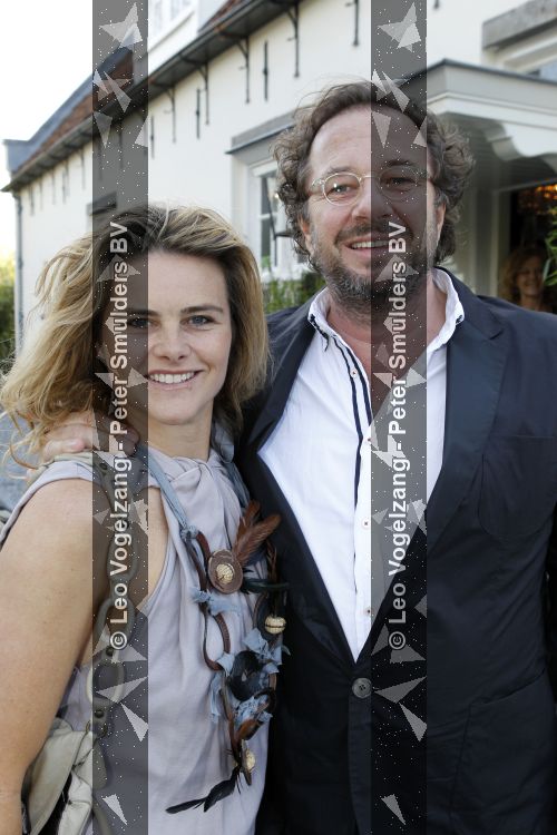 Loosdrecht 9 april 2010
Surprise feestje voor Monique des Bouvrie georganiseerd door haar man Jan des Bouvrie bij Fitou in Loosdrecht. Herman Heinsbroek met zijn vrouw Judith Wiersema
Peter Smulders bv
