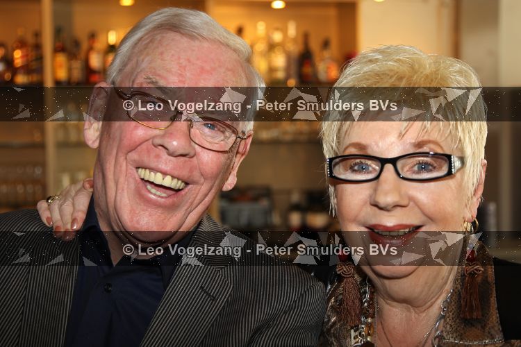 Oud Loosdrecht, 11 Maart 2010
Receptie t.g.v. 50 jaar artiest zijn van Anneke Gronloh
Herman Stok met partner
Foto Peter Smulders BV